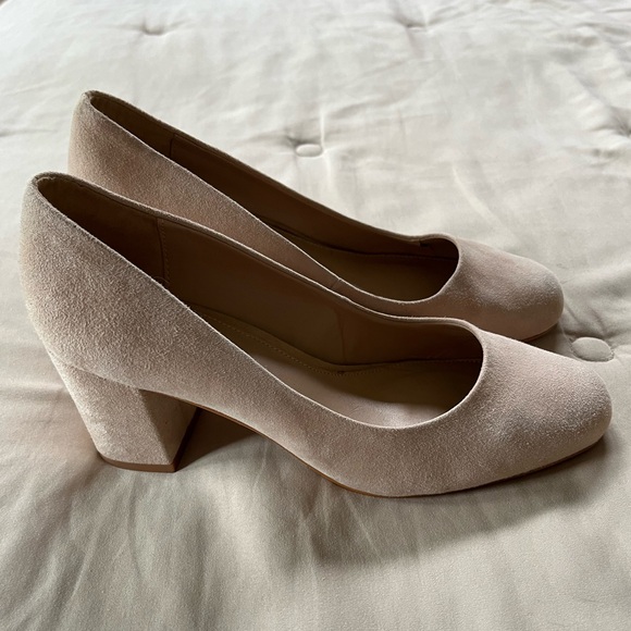 Gap suede pumps, size 6 - Picture 3 of 5